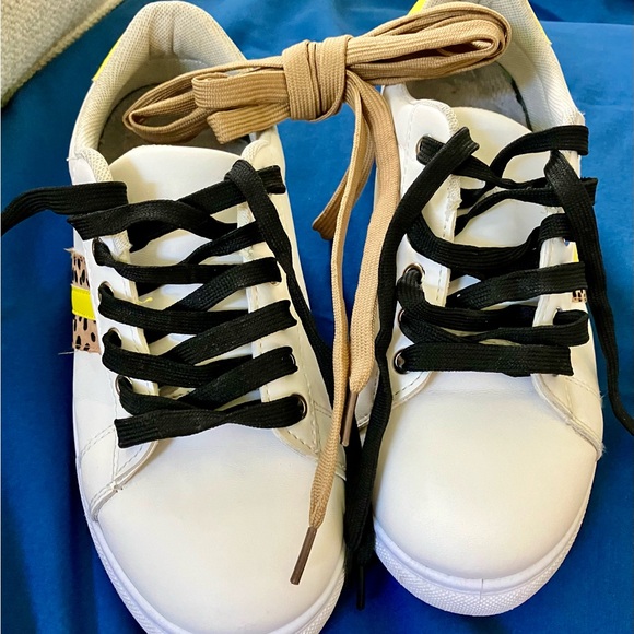 Women’s very cool size 8 sneakers with extra laces - Picture 8 of 16